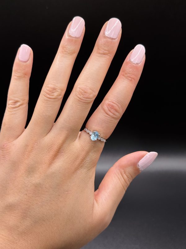 Bague ajustable en topaze bleue