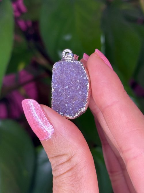 Pendentif en améthyste brute druzy, Brésil, N.2