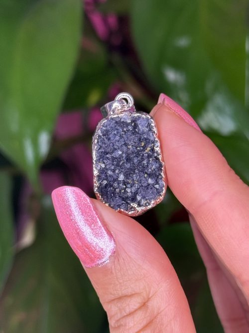 Pendentif en améthyste brute druzy, Brésil, N.4