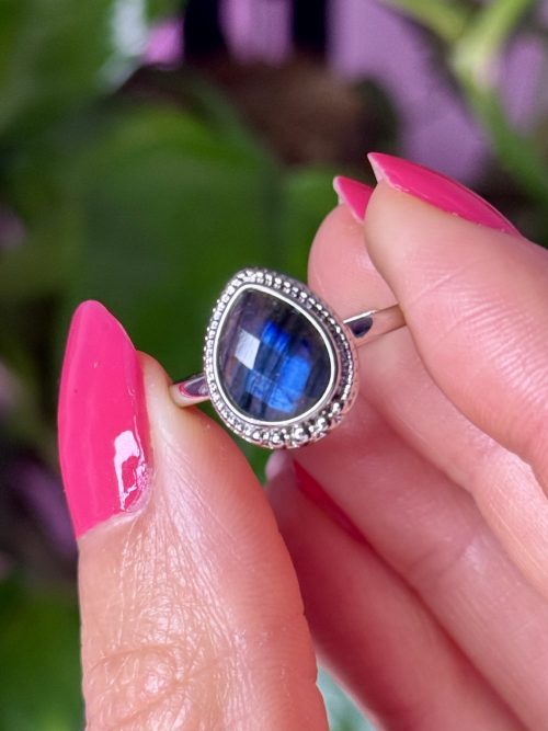 Bague ajustable laiton rhodié en pierre naturelle Labradorite bleu foncé marine 2 Bague ajustable en Labradorite facettée N.2
